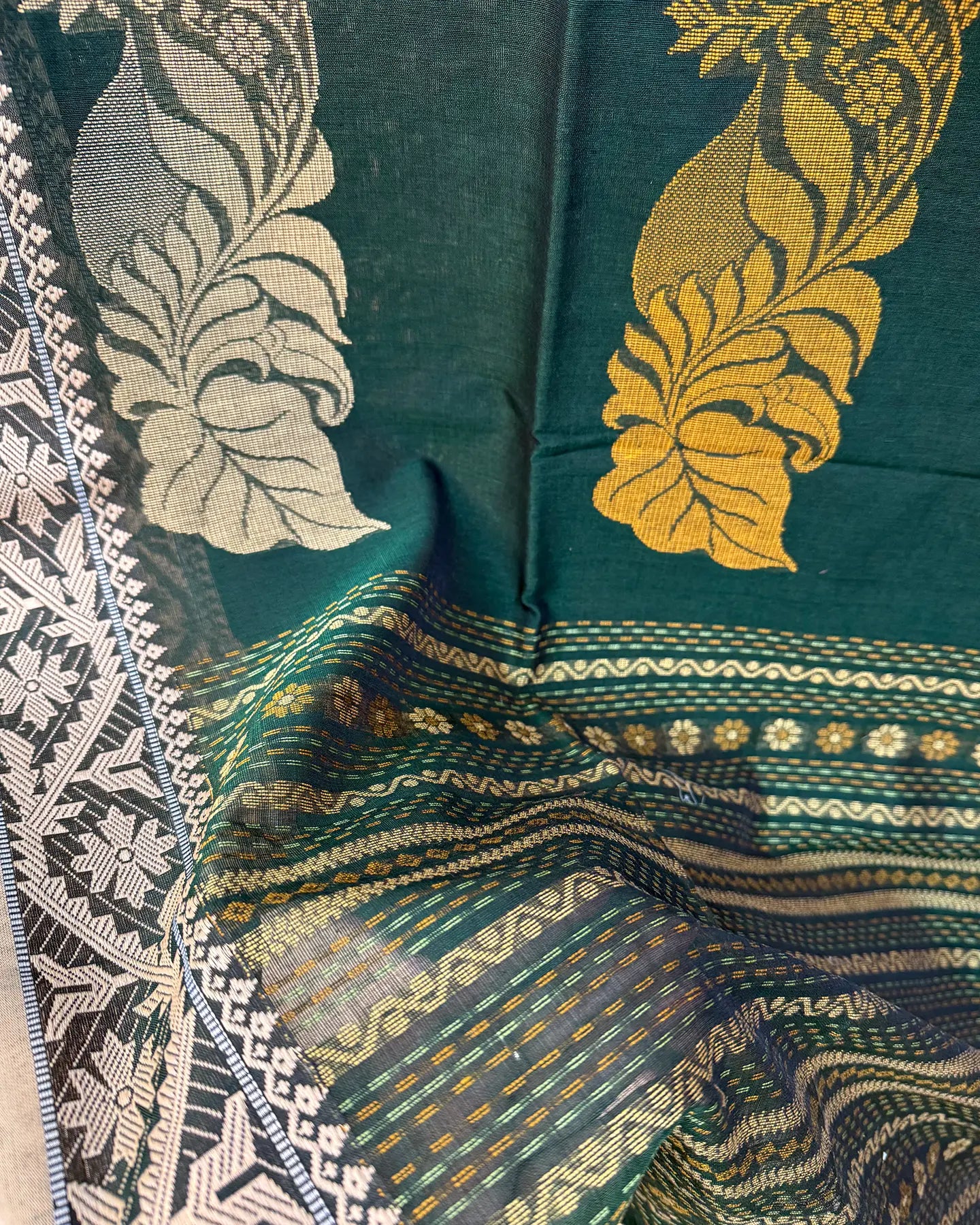 Amravati Deep Green Tangail Saree