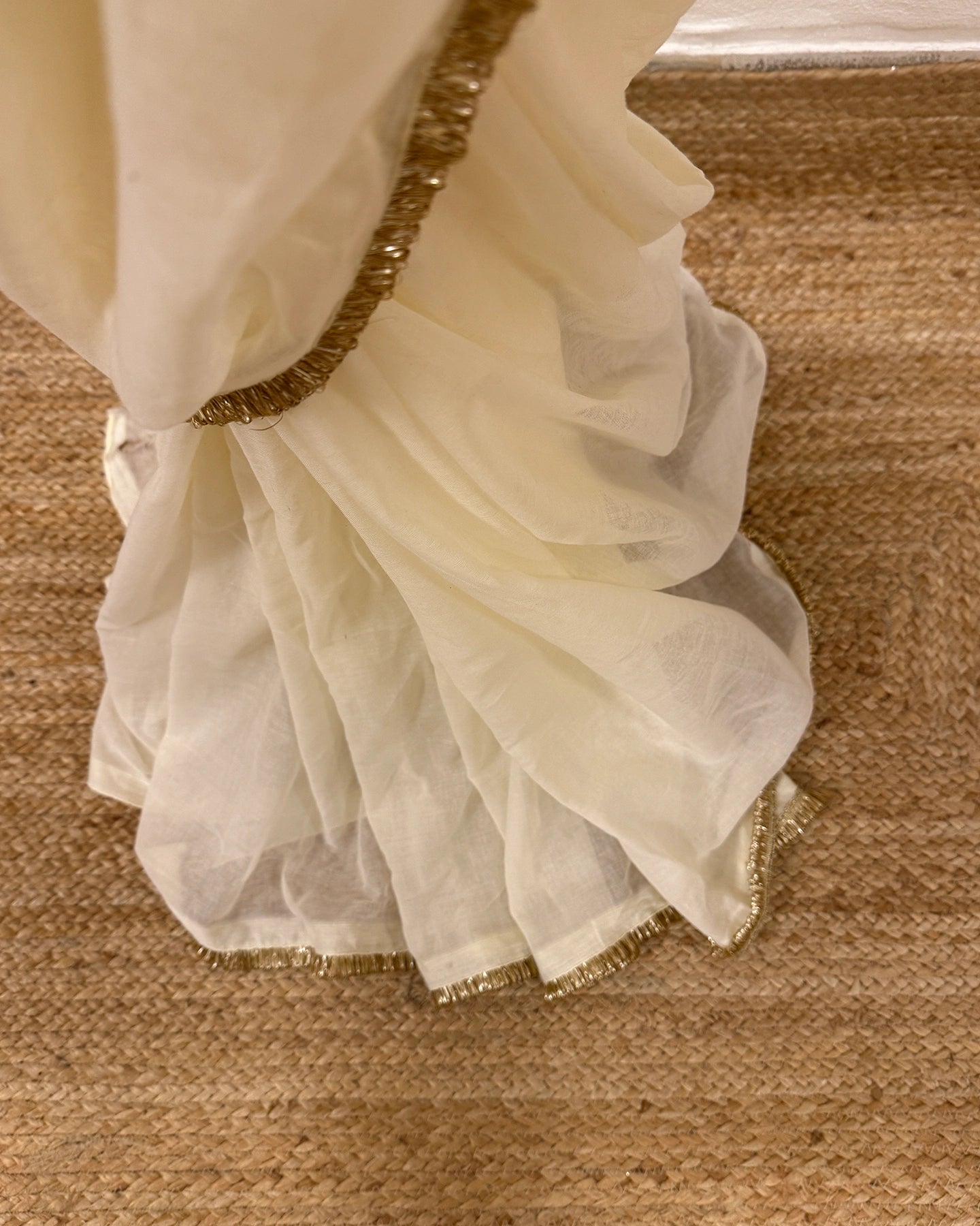 Jhalar Gotta Ivory Saree