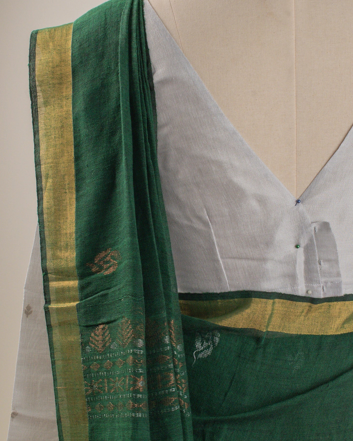 Kadambari Green Handwoven Linen Saree