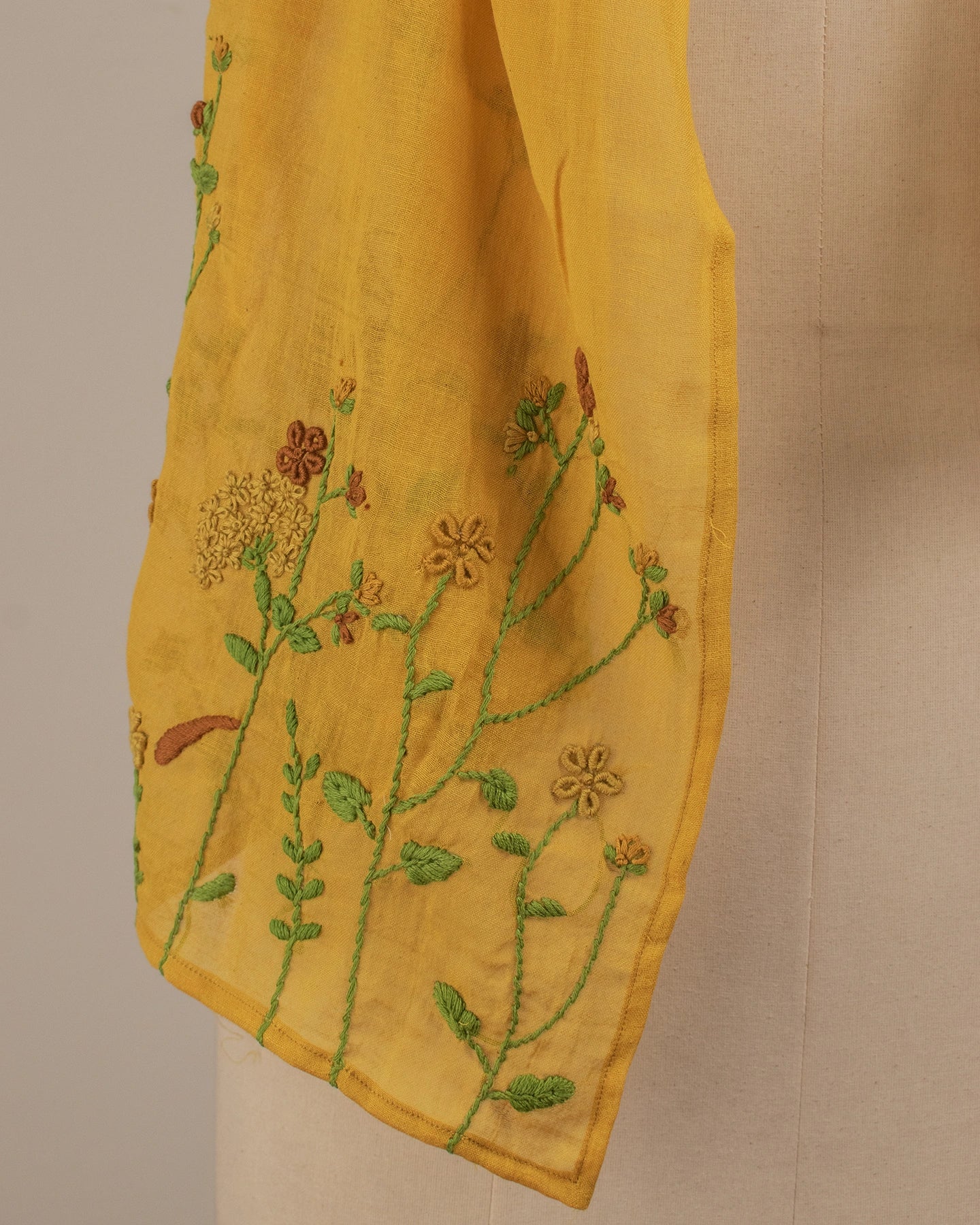 Mustard Shrubs Stole