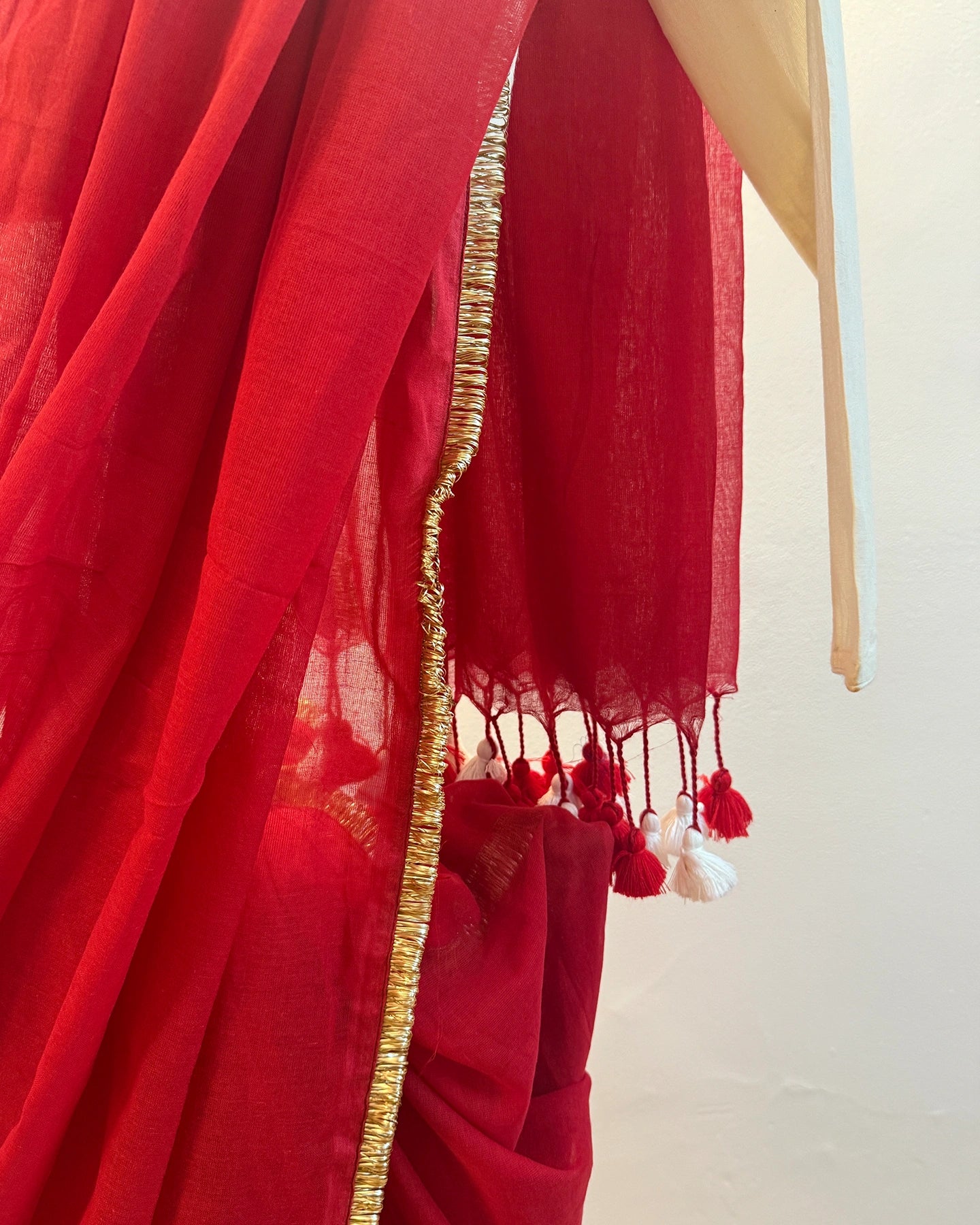 Jhalar Gotta Laal Saree