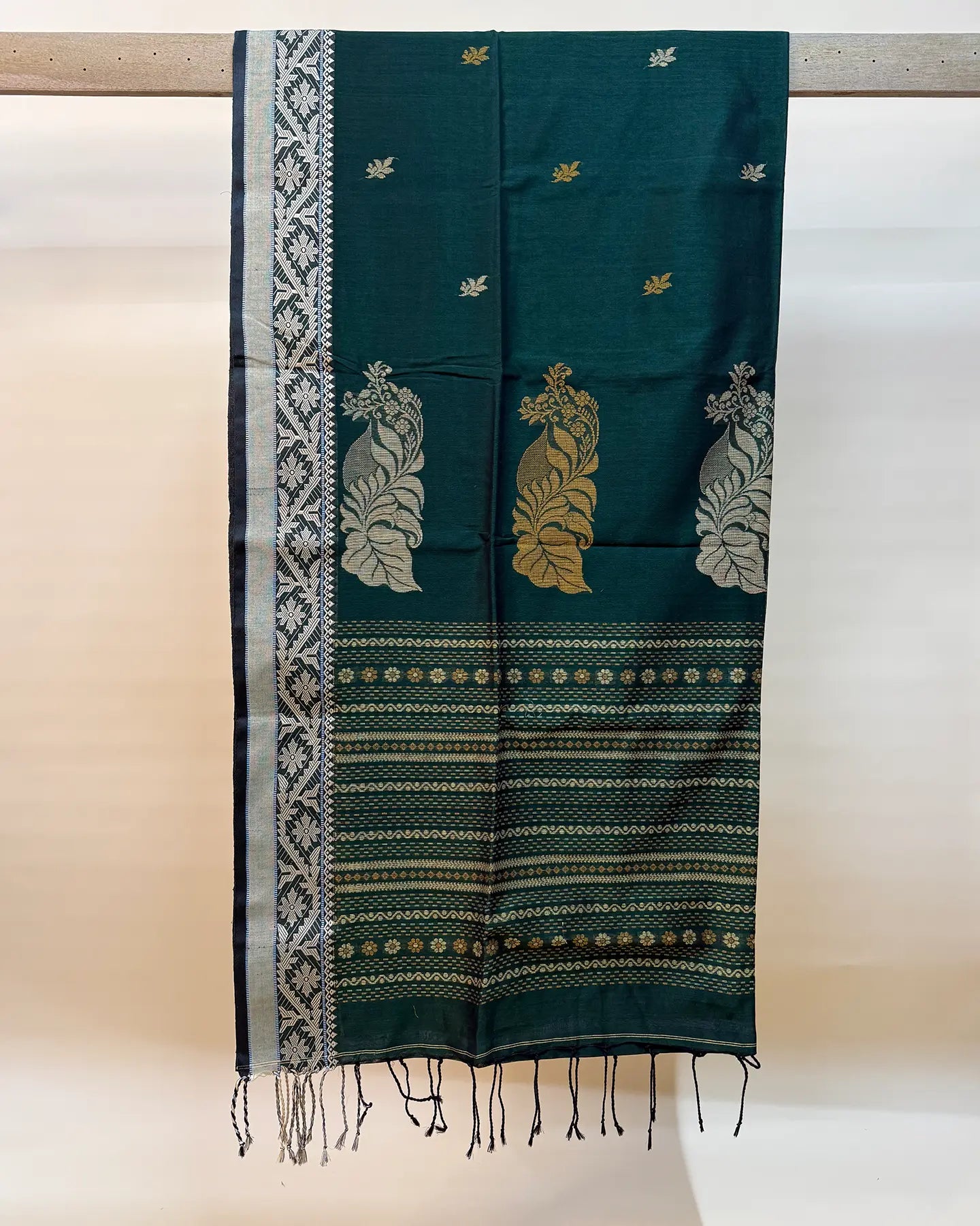 Amravati Deep Green Tangail Saree