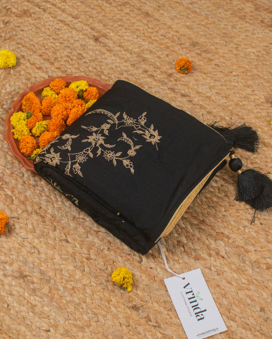 Rajvi Saree