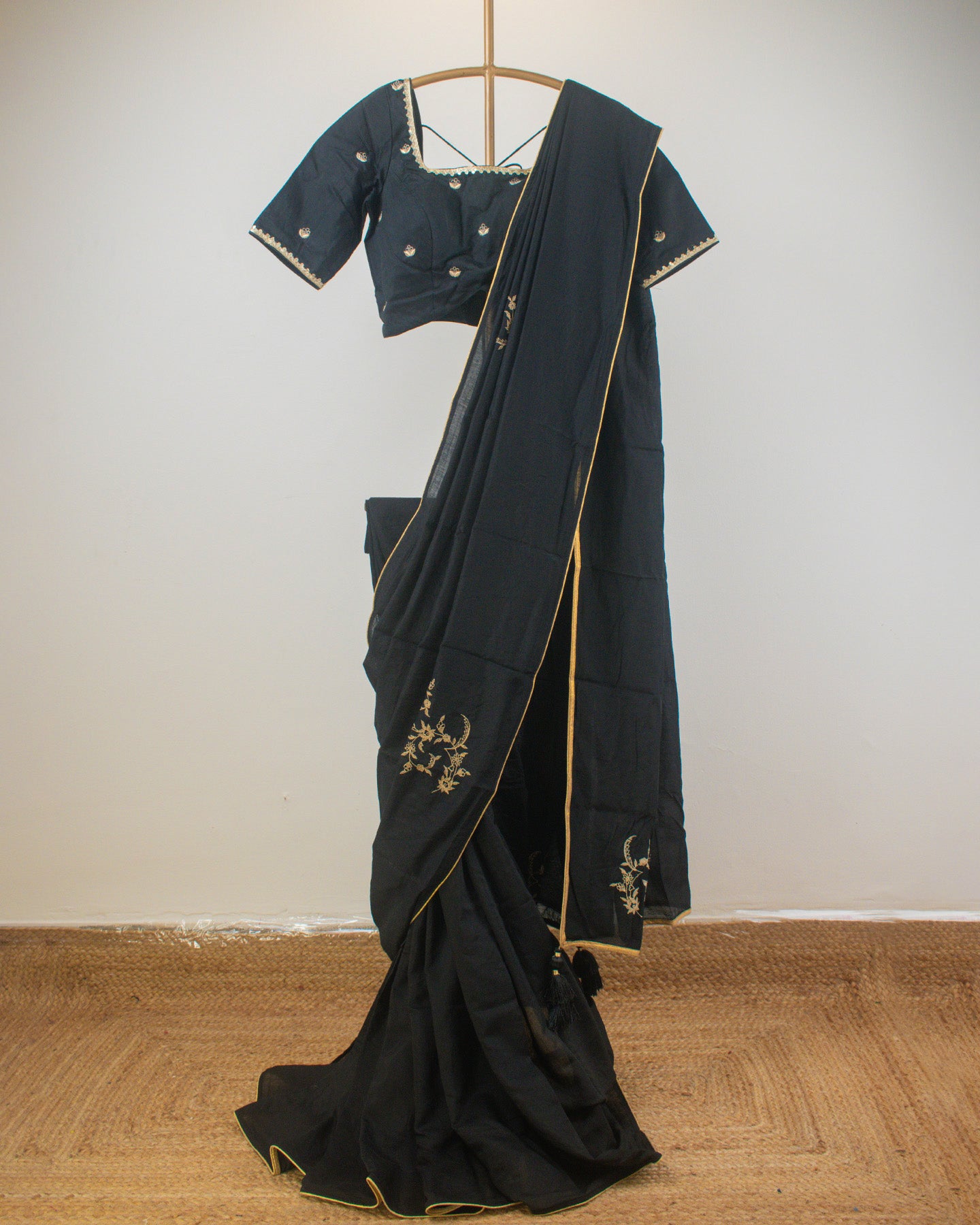 Rajvi Saree